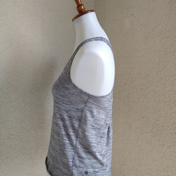 Lululemon Razorback Tank - Picture 3 of 7